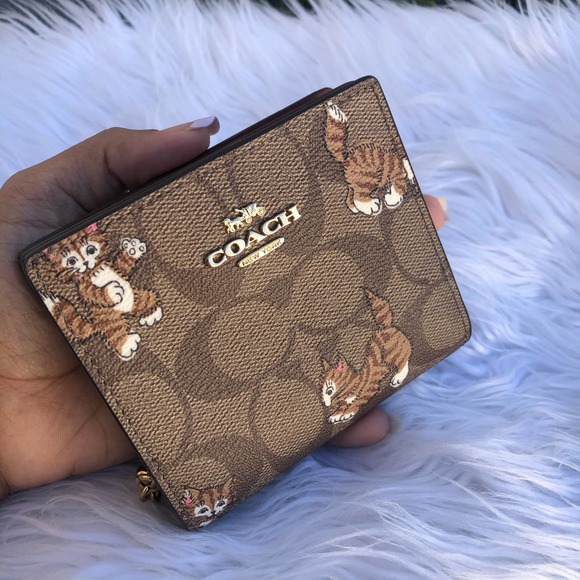 Coach Handbags - New 🎀 Coach Wallet Dancing Kitten Print